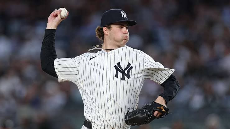 Imagen para: Cam Schlittler brilla en Fenway y Yankees sellan la barrida contra los Red Sox