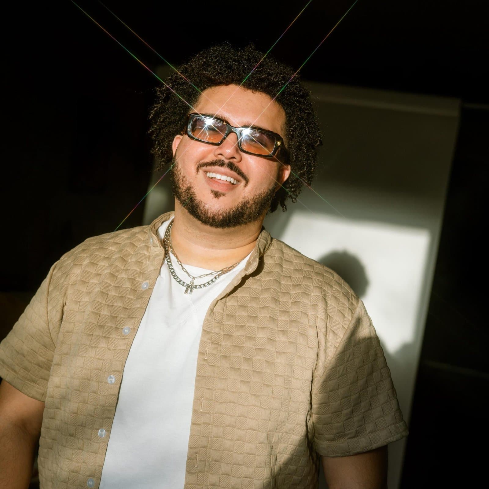 Imagen para: León Yamil lanza su nuevo hit 'Venezuela' en vivo y conquista redes con su video oficial desde Miami