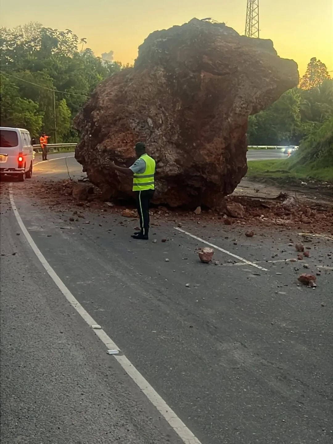 Imagen para: Roca gigante cae en Autopista del Nordeste: la tecnología al servicio de la prevención