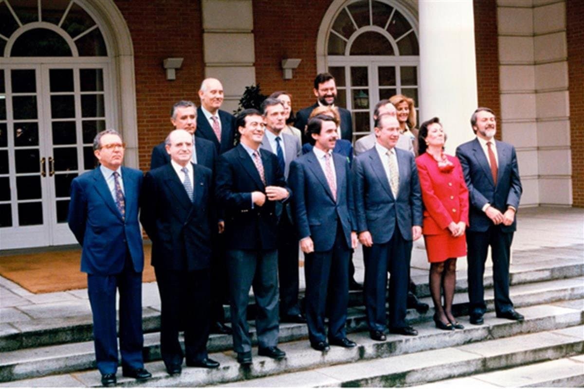 Imagen para: 30 años de Aznar: del 'España va bien' a los escándalos de sus ministros