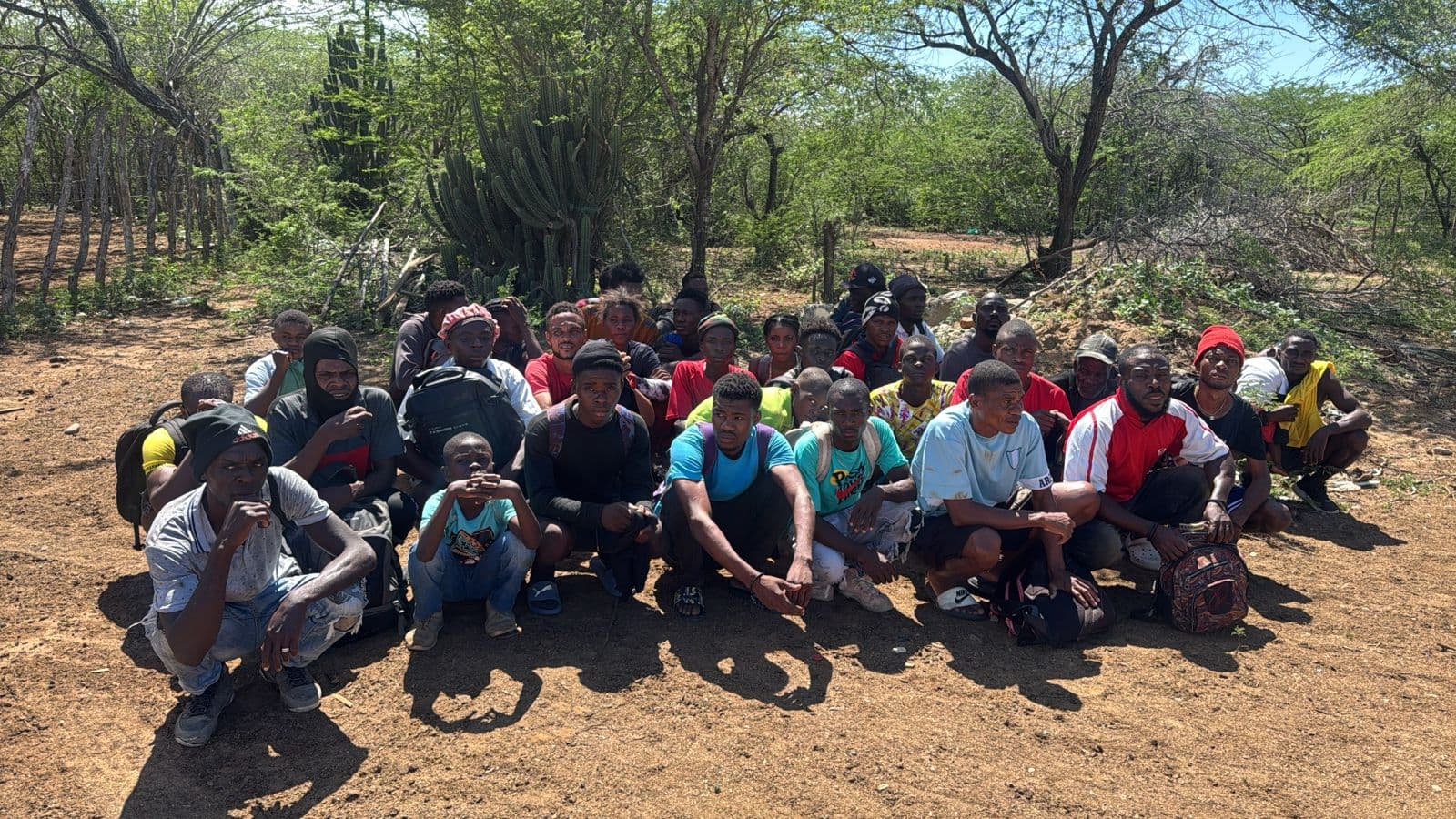 Un grupo de 34 haitianos indocumentados fue interceptado por el Ejército en Montecristi